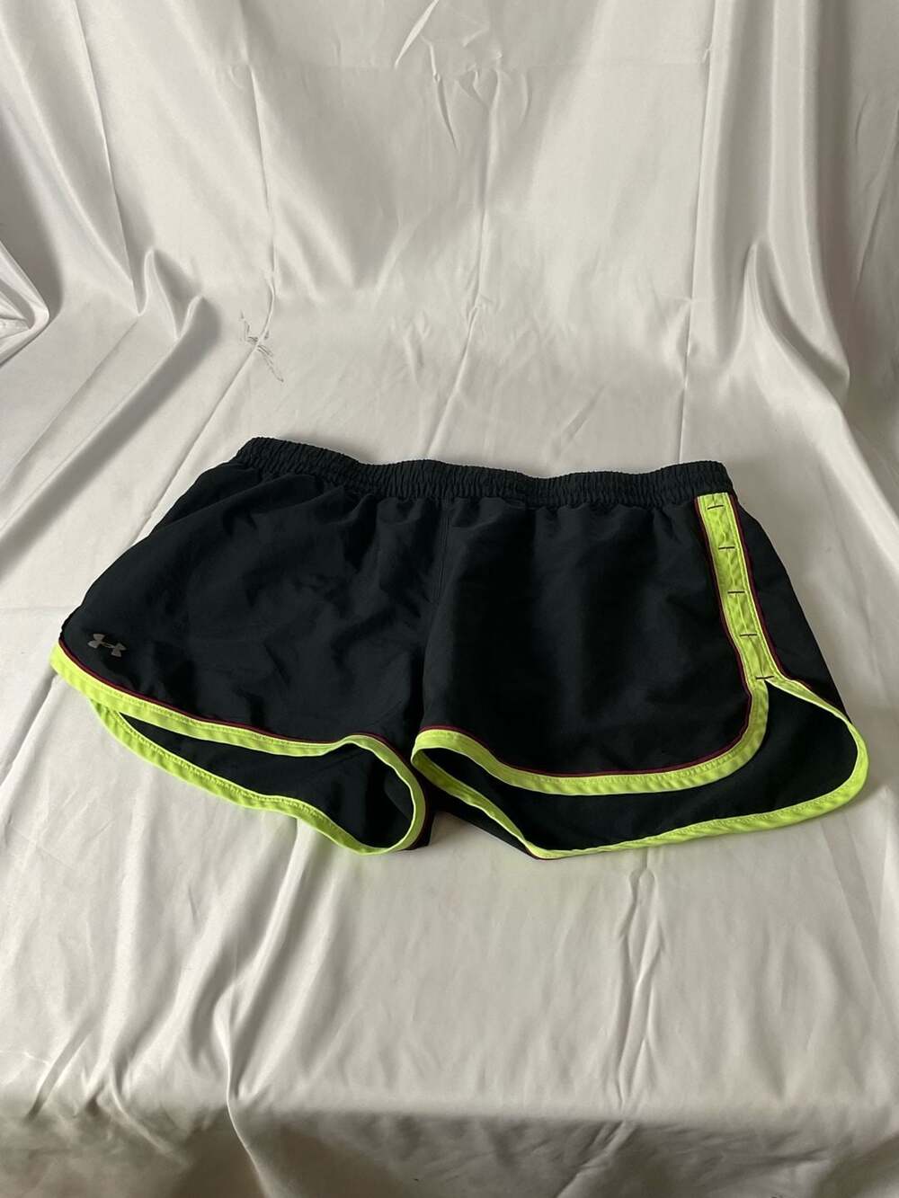 Under Armour Fly By Shorts Size Large